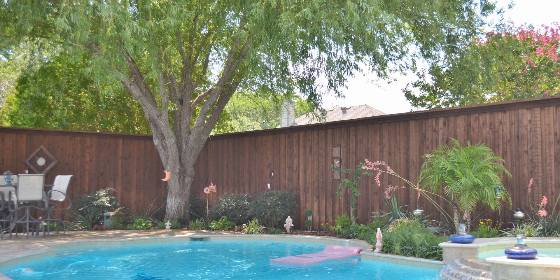 How Long Should a Fence Last in Florida Fence around a pool